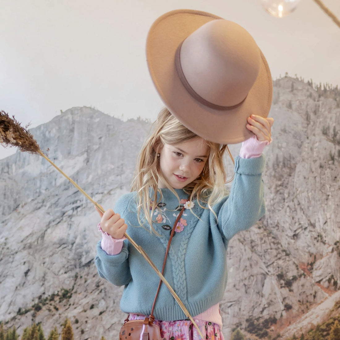 TAUPE FELT HAT WITH ROUNDED SHAPE, CHILD